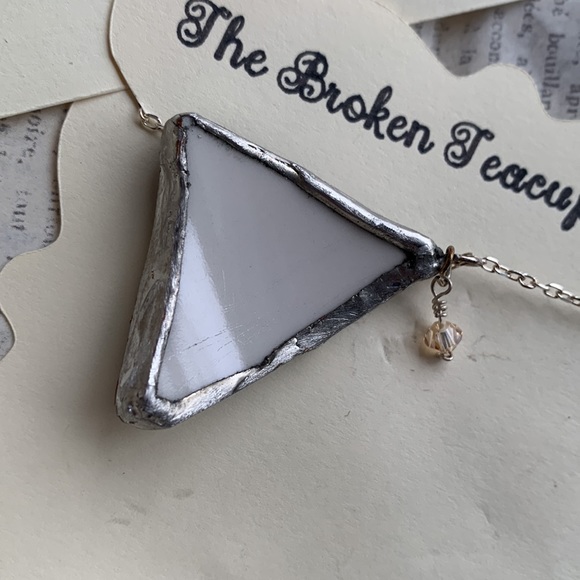 🌈Blue Willow china soldered shard w sterling silver 18” chain. New w wrapping. - Picture 6 of 9